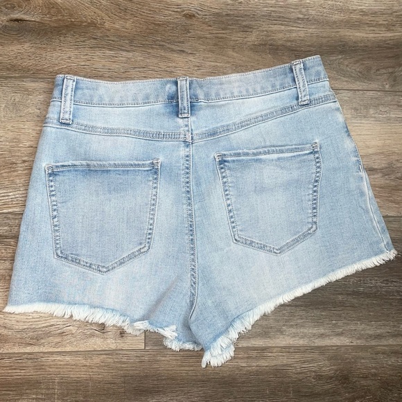 women’s light wash jean shorts - Picture 2 of 3